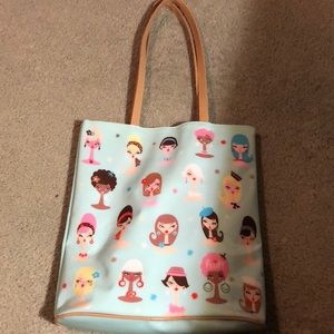 Stylish hair mannequin tote